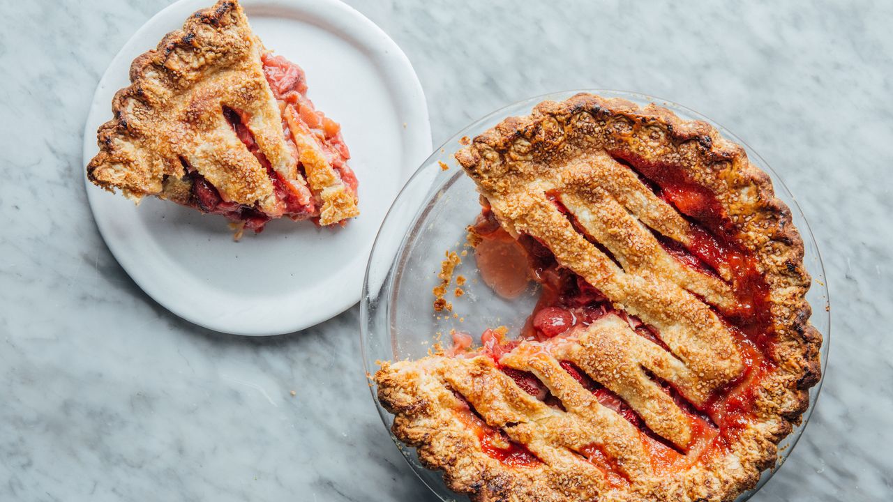 Homemade Strawberry Rhubarb Pie: Filling & Lard Crust Recipe